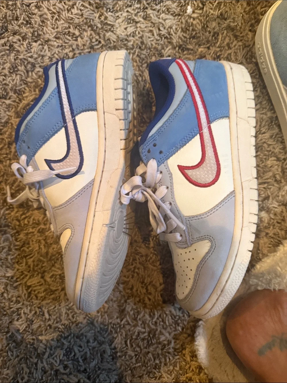 Nike Kids White and Blue Low-Top Sneakers